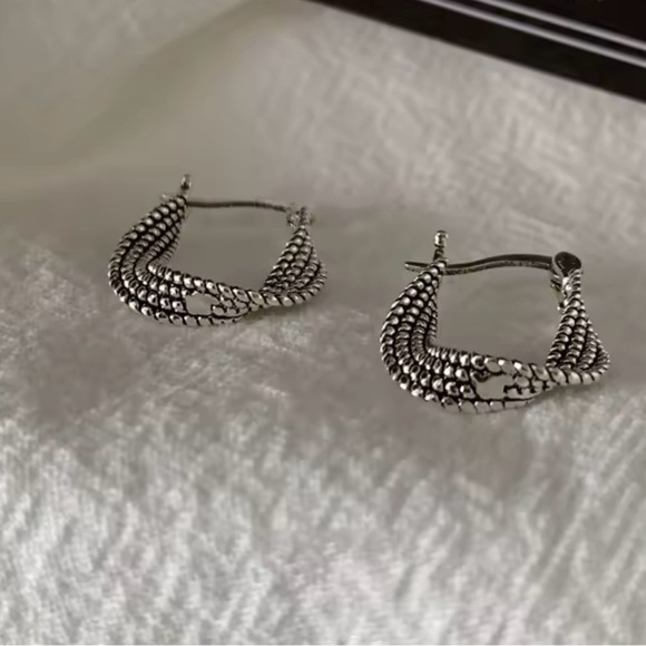 Retro Huggie Hoop Earrings for Women - Picture 4 of 4